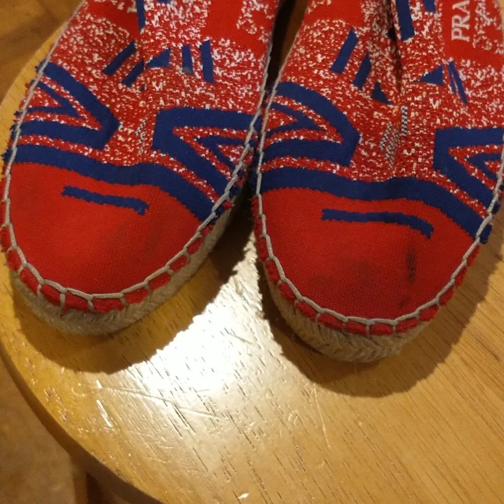 PRADA - Picture 7 of 9